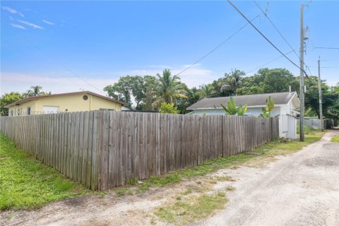 Casa en venta en Lake Worth, Florida, 2 dormitorios, 73.39 m2 № 2376348 - foto 22