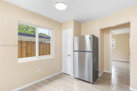 Casa en venta en Lake Worth, Florida, 2 dormitorios, 73.39 m2 № 2376348 - foto 13