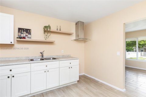 Casa en venta en Lake Worth, Florida, 2 dormitorios, 73.39 m2 № 2376348 - foto 11