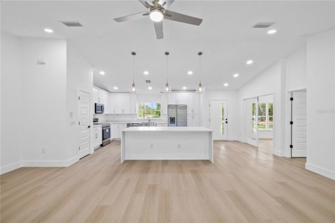 House in Citrus Springs, Florida 4 bedrooms, 162.21 sq.m. № 2391356 - photo 3