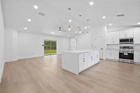 House in Citrus Springs, Florida 4 bedrooms, 162.21 sq.m. № 2391356 - photo 11