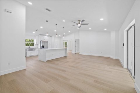House in Citrus Springs, Florida 4 bedrooms, 162.21 sq.m. № 2391356 - photo 10