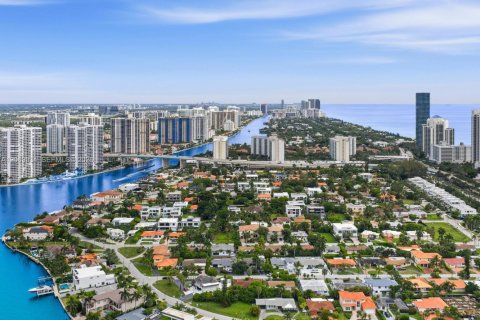 Casa en venta en Sunny Isles Beach, Florida, 3 dormitorios, 165.74 m2 № 2279508 - foto 13