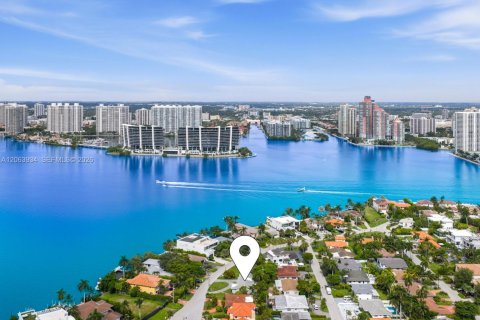 Casa en venta en Sunny Isles Beach, Florida, 3 dormitorios, 165.74 m2 № 2279508 - foto 15