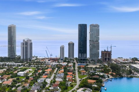 Casa en venta en Sunny Isles Beach, Florida, 3 dormitorios, 165.74 m2 № 2279508 - foto 11