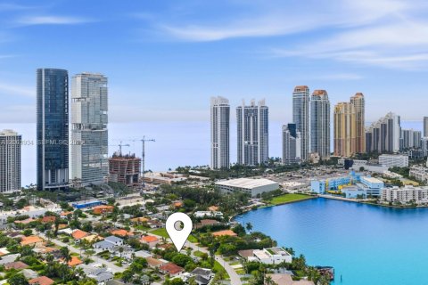 Casa en venta en Sunny Isles Beach, Florida, 3 dormitorios, 165.74 m2 № 2279508 - foto 4