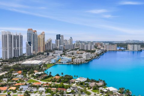 Casa en venta en Sunny Isles Beach, Florida, 3 dormitorios, 165.74 m2 № 2279508 - foto 9
