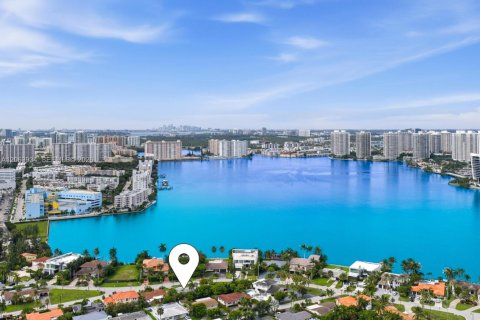 Casa en venta en Sunny Isles Beach, Florida, 3 dormitorios, 165.74 m2 № 2279508 - foto 5