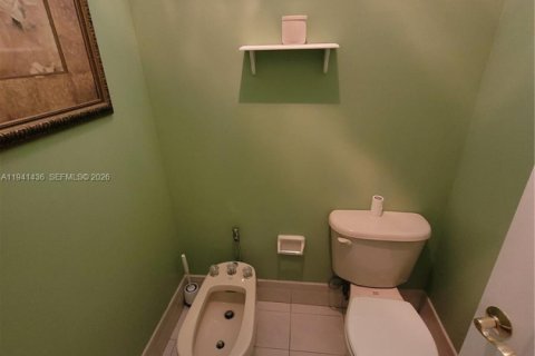 Villa ou maison à vendre à Miami, Floride: 4 chambres, 227.7 m2 № 1998992 - photo 15