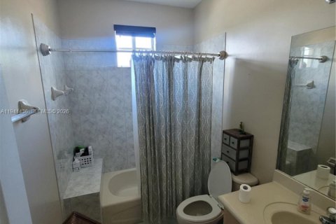 Villa ou maison à vendre à Miami, Floride: 4 chambres, 227.7 m2 № 1998992 - photo 19