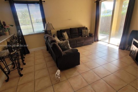 Villa ou maison à vendre à Miami, Floride: 4 chambres, 227.7 m2 № 1998992 - photo 5