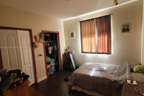 Villa ou maison à vendre à Miami, Floride: 4 chambres, 227.7 m2 № 1998992 - photo 17