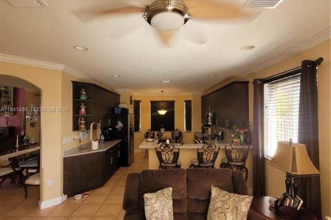 Villa ou maison à vendre à Miami, Floride: 4 chambres, 227.7 m2 № 1998992 - photo 3