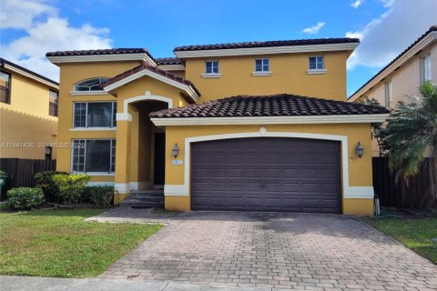 Villa ou maison à vendre à Miami, Floride: 4 chambres, 227.7 m2 № 1998992 - photo 1