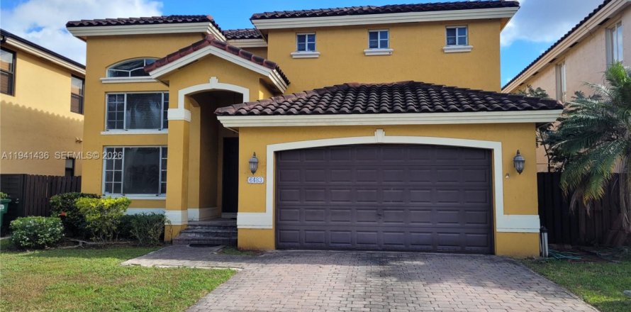 Villa ou maison à Miami, Floride 4 chambres, 227.7 m2 № 1998992