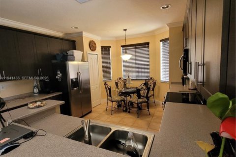 Villa ou maison à vendre à Miami, Floride: 4 chambres, 227.7 m2 № 1998992 - photo 11