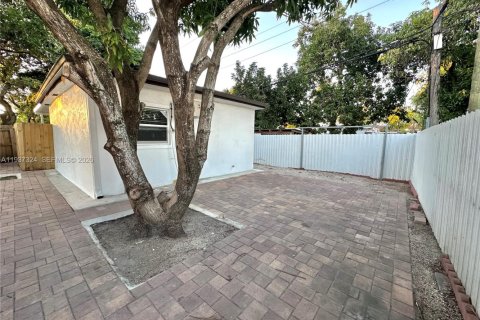 Villa ou maison à louer à Hialeah, Floride: 5 chambres № 1995170 - photo 25