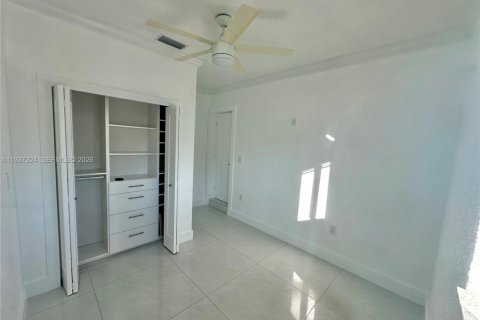 Villa ou maison à louer à Hialeah, Floride: 5 chambres № 1995170 - photo 7