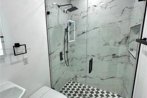 Villa ou maison à louer à Hialeah, Floride: 5 chambres № 1995170 - photo 9