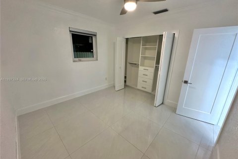Villa ou maison à louer à Hialeah, Floride: 5 chambres № 1995170 - photo 6
