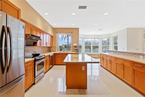 House in Plantation, Florida 5 bedrooms, 395.58 sq.m. № 2042130 - photo 10