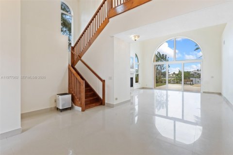 House in Plantation, Florida 5 bedrooms, 395.58 sq.m. № 2042130 - photo 4