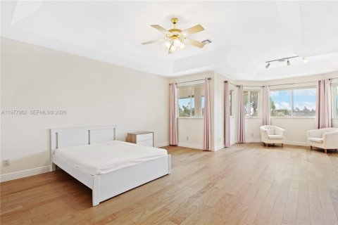 House in Plantation, Florida 5 bedrooms, 395.58 sq.m. № 2042130 - photo 15