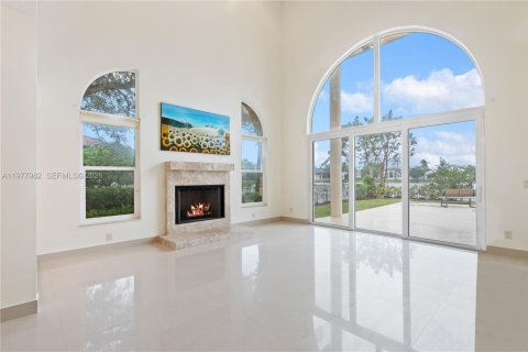 House in Plantation, Florida 5 bedrooms, 395.58 sq.m. № 2042130 - photo 5