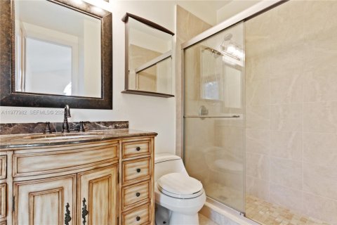 House in Plantation, Florida 5 bedrooms, 395.58 sq.m. № 2042130 - photo 22