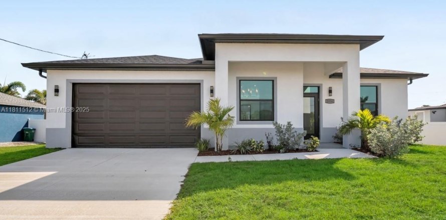 House in Cape Coral, Florida 4 bedrooms, 161.19 sq.m. № 1752019