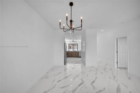 House in Cape Coral, Florida 4 bedrooms, 161.19 sq.m. № 1752019 - photo 7
