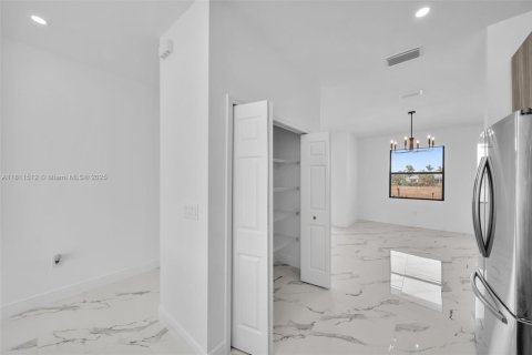 House in Cape Coral, Florida 4 bedrooms, 161.19 sq.m. № 1752019 - photo 9