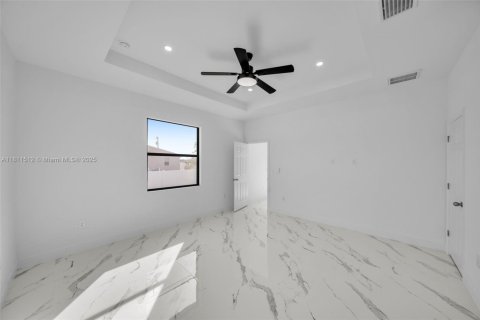House in Cape Coral, Florida 4 bedrooms, 161.19 sq.m. № 1752019 - photo 25