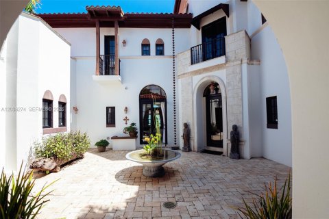 Casa en alquiler en Miami, Florida, 6 dormitorios, 494.43 m2 № 2085715 - foto 5