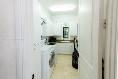 Casa en alquiler en Miami, Florida, 6 dormitorios, 494.43 m2 № 2085715 - foto 14
