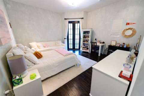Casa en alquiler en Miami, Florida, 6 dormitorios, 494.43 m2 № 2085715 - foto 24