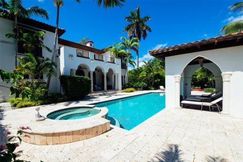 Casa en Miami, Florida 6 dormitorios, 494.43 m2 № 2085715