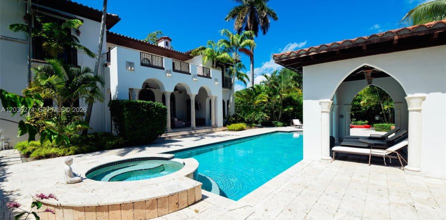 Casa en Miami, Florida 6 dormitorios, 494.43 m2 № 2085715