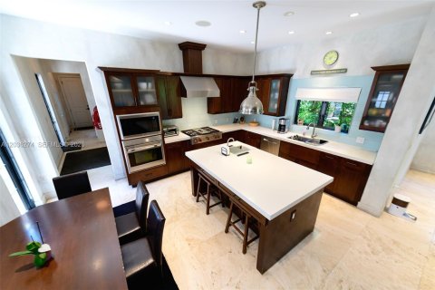 Casa en alquiler en Miami, Florida, 6 dormitorios, 494.43 m2 № 2085715 - foto 13