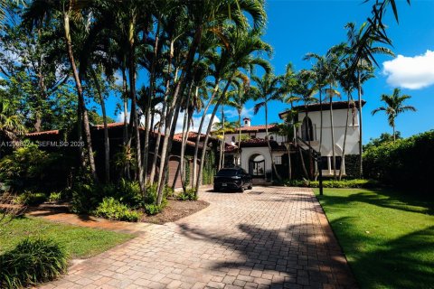 Casa en alquiler en Miami, Florida, 6 dormitorios, 494.43 m2 № 2085715 - foto 3