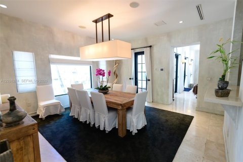 Casa en alquiler en Miami, Florida, 6 dormitorios, 494.43 m2 № 2085715 - foto 12