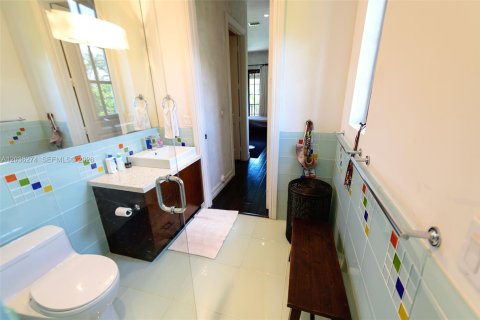 Casa en alquiler en Miami, Florida, 6 dormitorios, 494.43 m2 № 2085715 - foto 23