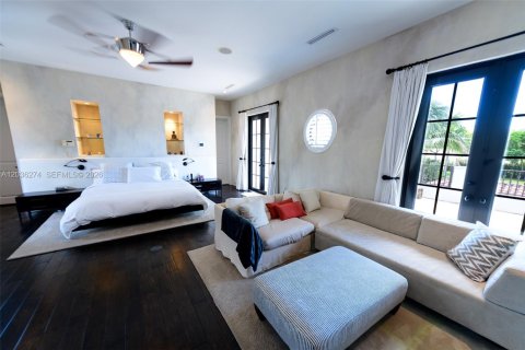 Casa en alquiler en Miami, Florida, 6 dormitorios, 494.43 m2 № 2085715 - foto 16