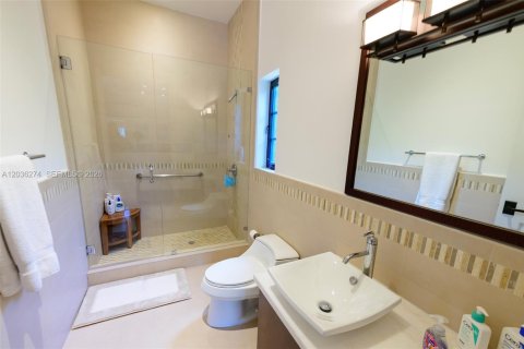 Casa en alquiler en Miami, Florida, 6 dormitorios, 494.43 m2 № 2085715 - foto 28