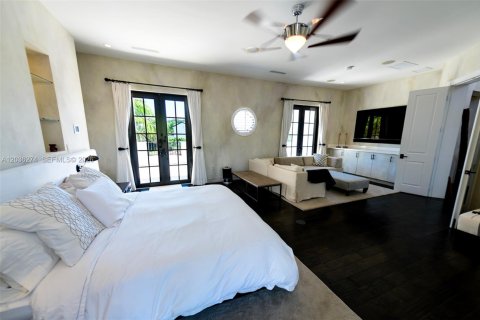 Casa en alquiler en Miami, Florida, 6 dormitorios, 494.43 m2 № 2085715 - foto 15