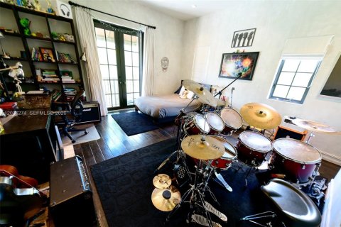 Casa en alquiler en Miami, Florida, 6 dormitorios, 494.43 m2 № 2085715 - foto 22