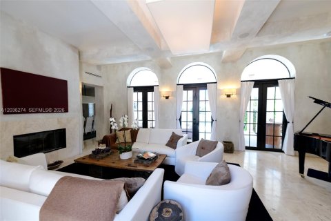Casa en alquiler en Miami, Florida, 6 dormitorios, 494.43 m2 № 2085715 - foto 8