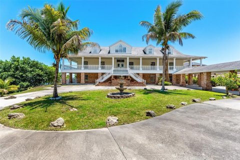 House in Melbourne, Florida 8 bedrooms, 898.74 sq.m. № 1198801 - photo 1
