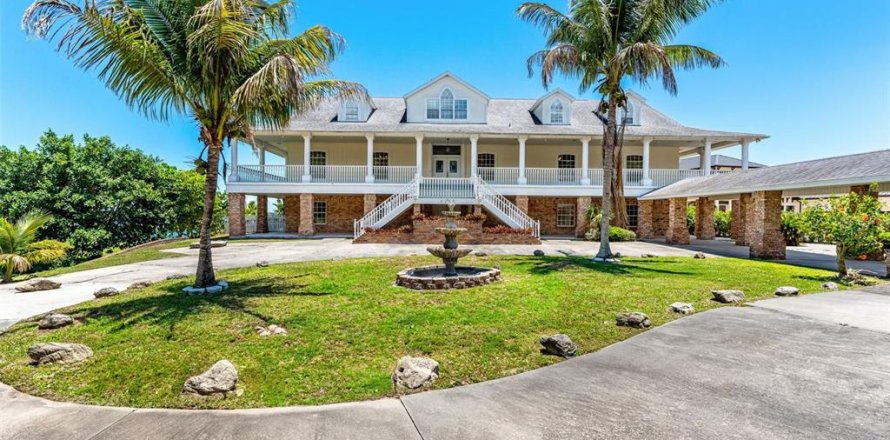House in Melbourne, Florida 8 bedrooms, 898.74 sq.m. № 1198801
