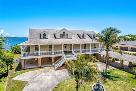 House in Melbourne, Florida 8 bedrooms, 898.74 sq.m. № 1198801 - photo 2